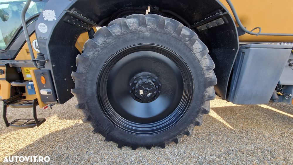 Challenger ROGATOR 635 SPRAYER - 21