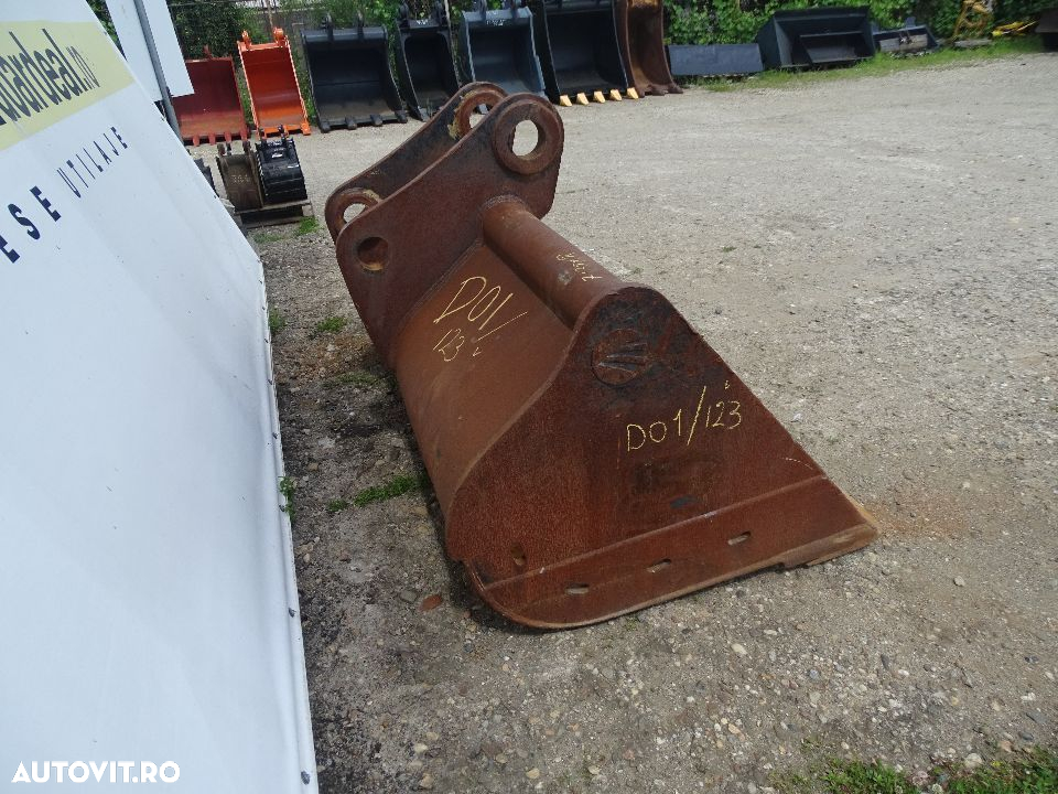 Cupa taluz de 2.40 m  pt. excavatoare de 24-28 tone - 2
