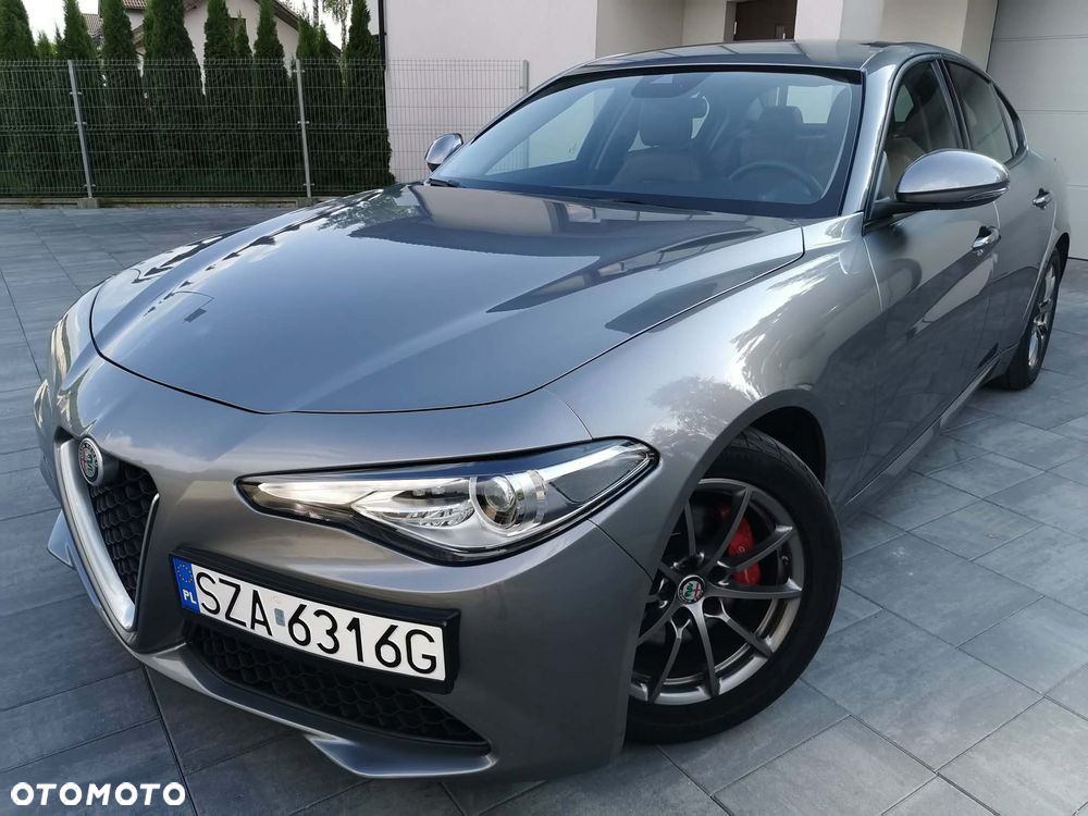 Alfa Romeo Giulia 2.2 AT8 Executive - 1