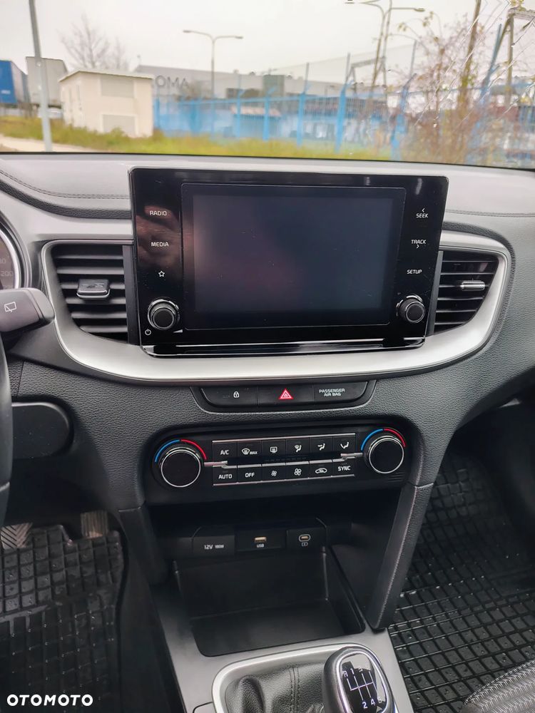 Kia XCeed 1.5 T-GDI M - 6