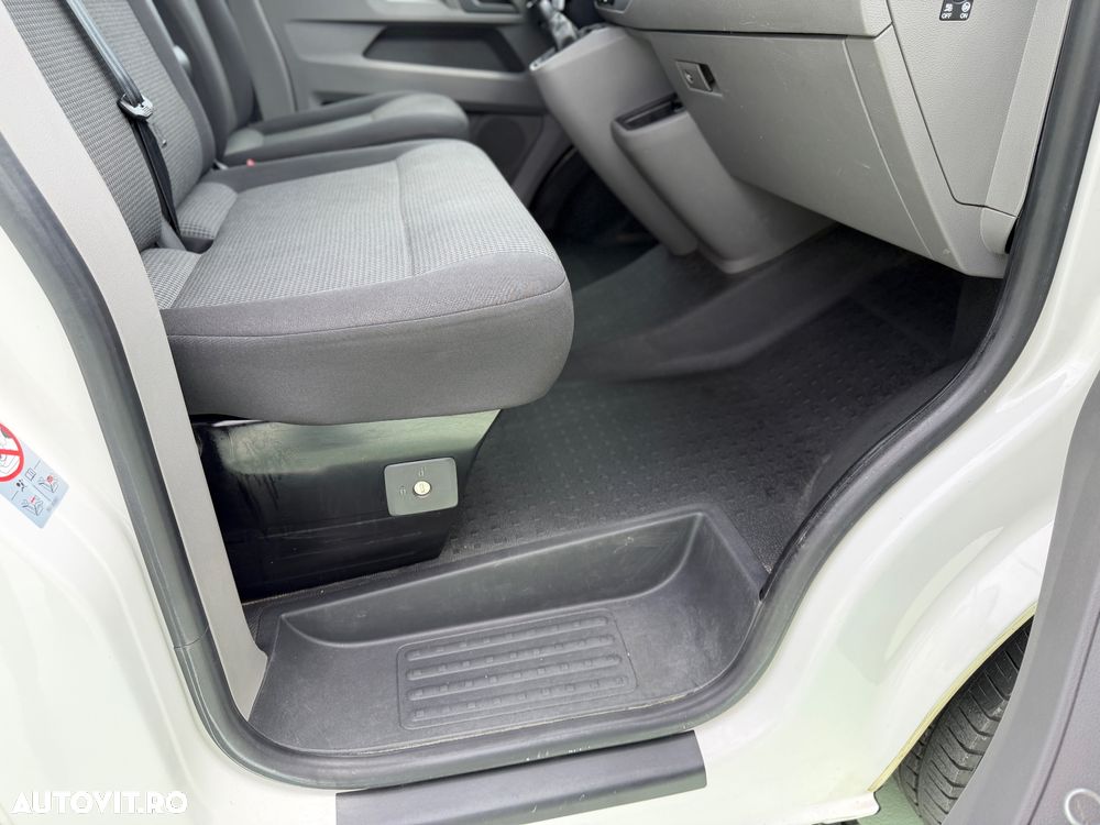 Volkswagen Transporter dT6.1 Furgon KR 2.0 TDI - 21