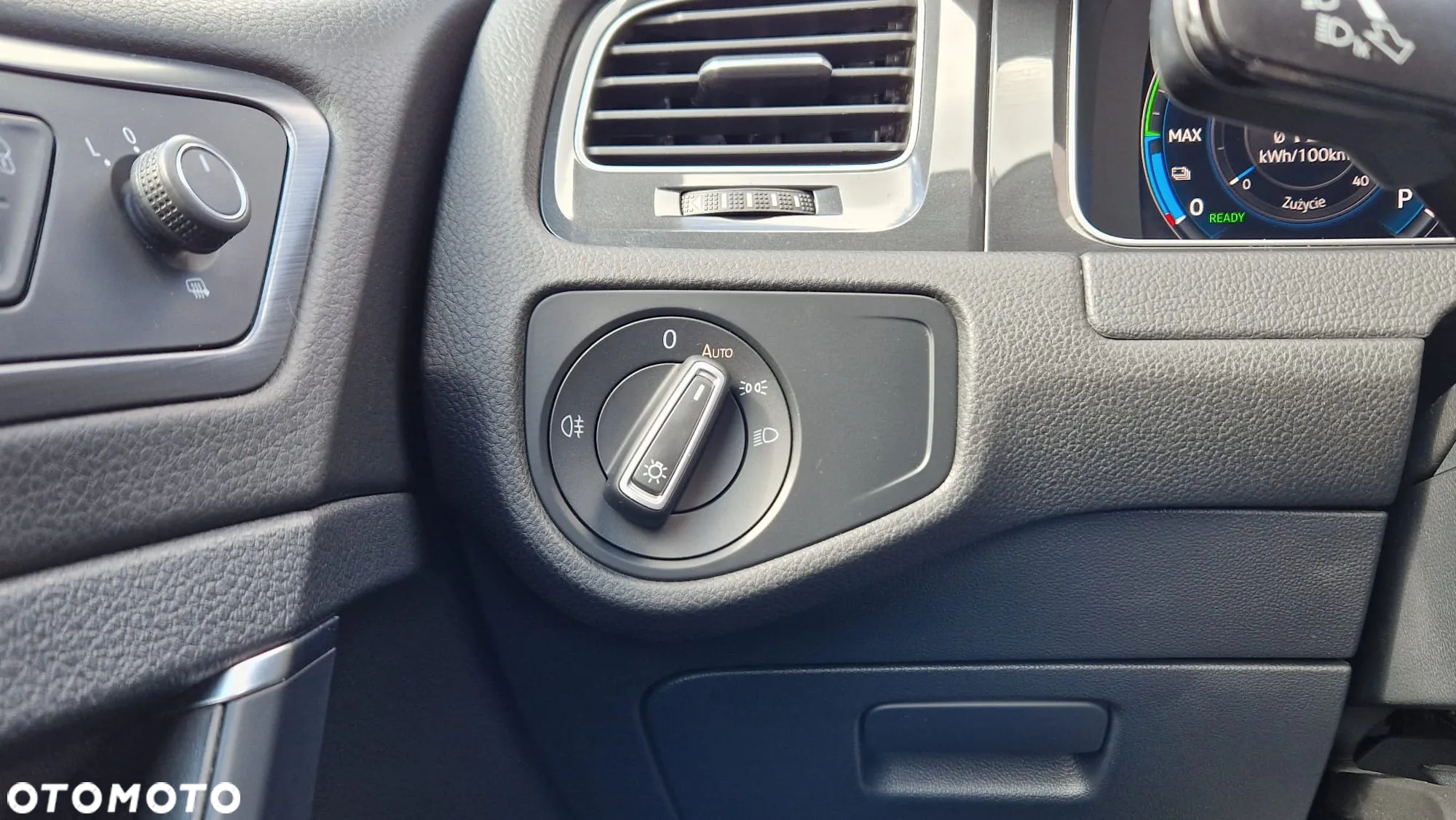 Volkswagen Golf e-Golf - 23