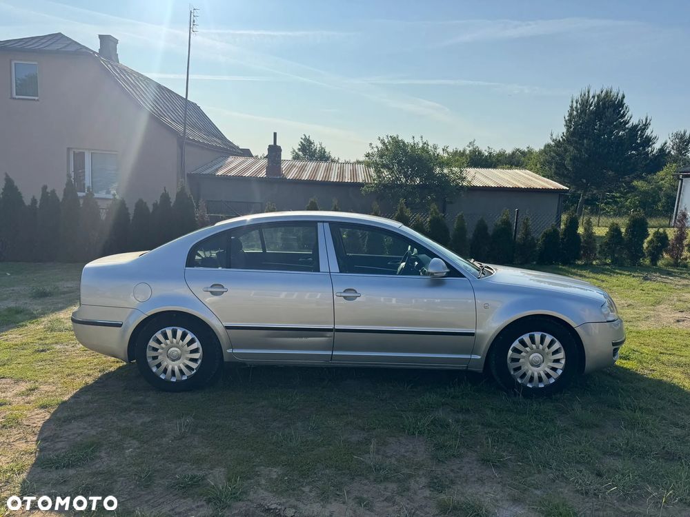 Skoda Superb 2.0 TDI DPF Ambiente - 4