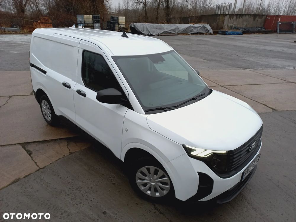 Ford Transit Courier - 13