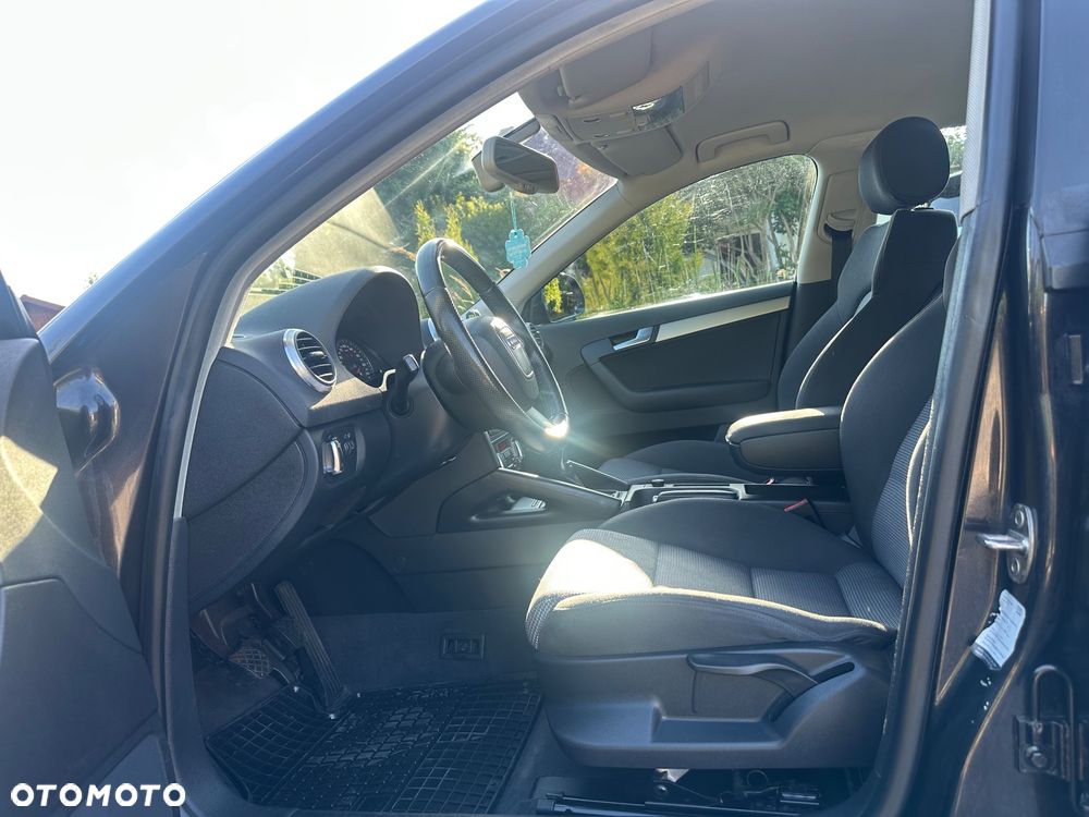 Audi A3 Sportback 2.0 TDI DPF Ambiente - 4