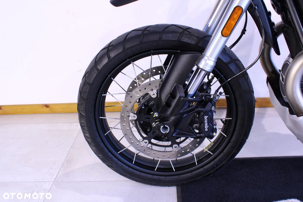 Moto Guzzi V85 - 30
