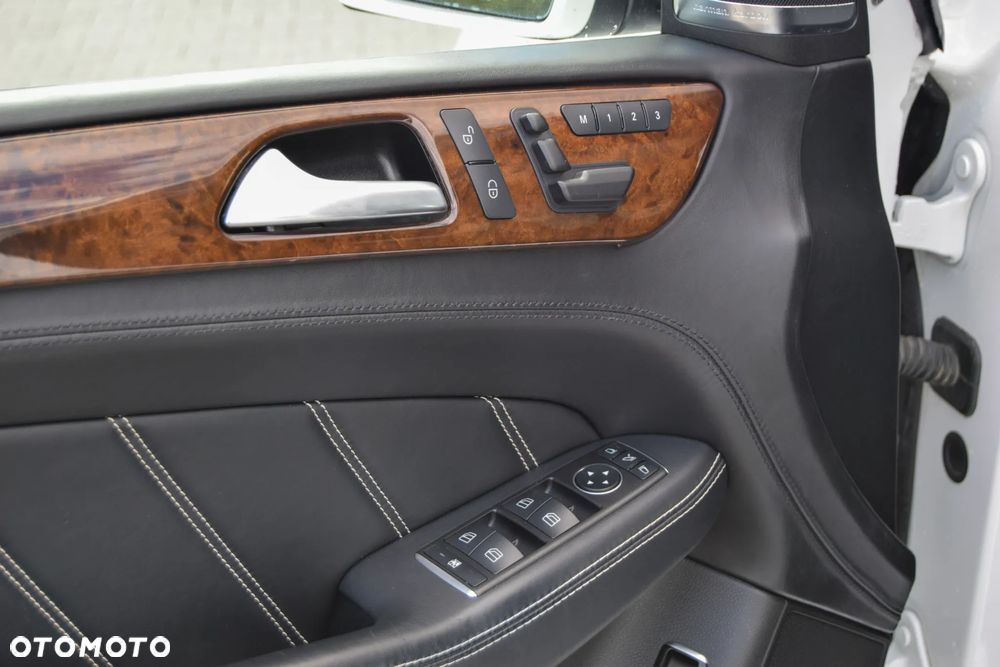 Mercedes-Benz ML 63 AMG 4Matic AMG SPEEDSHIFT 7G-TRONIC AMG Performance Package - 15