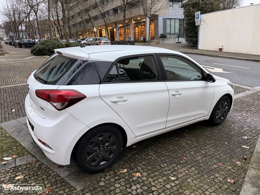 Hyundai i20 1.1 CRDi LED - 6