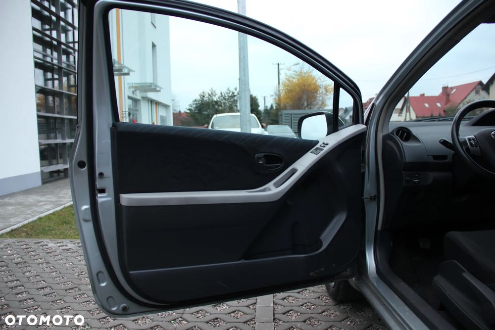 Toyota Yaris - 33
