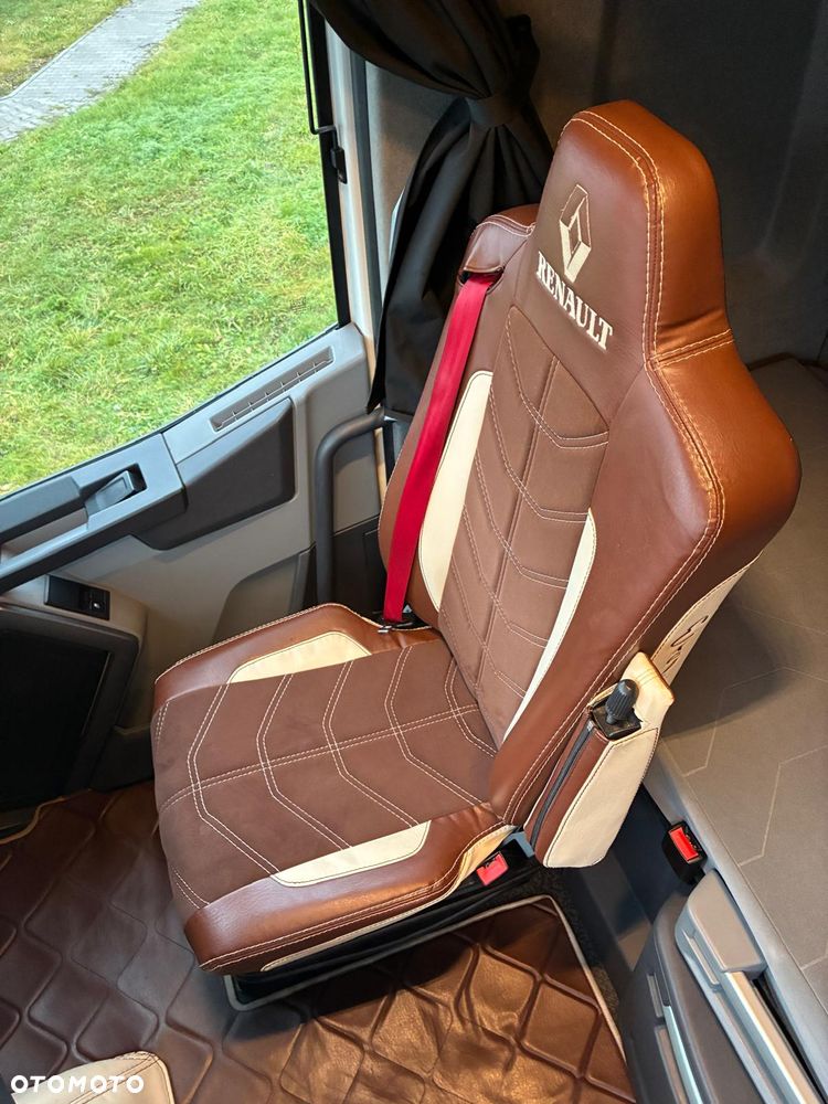 Renault T480 High Sleeper Cab - 17