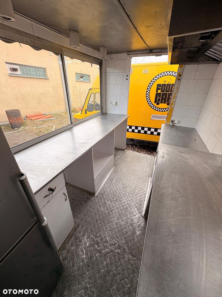 Mercedes-Benz 308D - 5