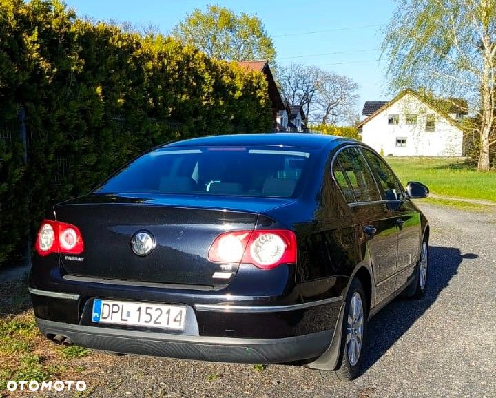 Volkswagen Passat - 2