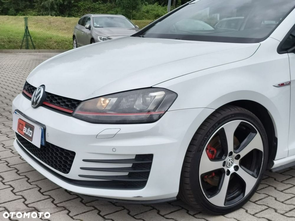 Volkswagen Golf - 24