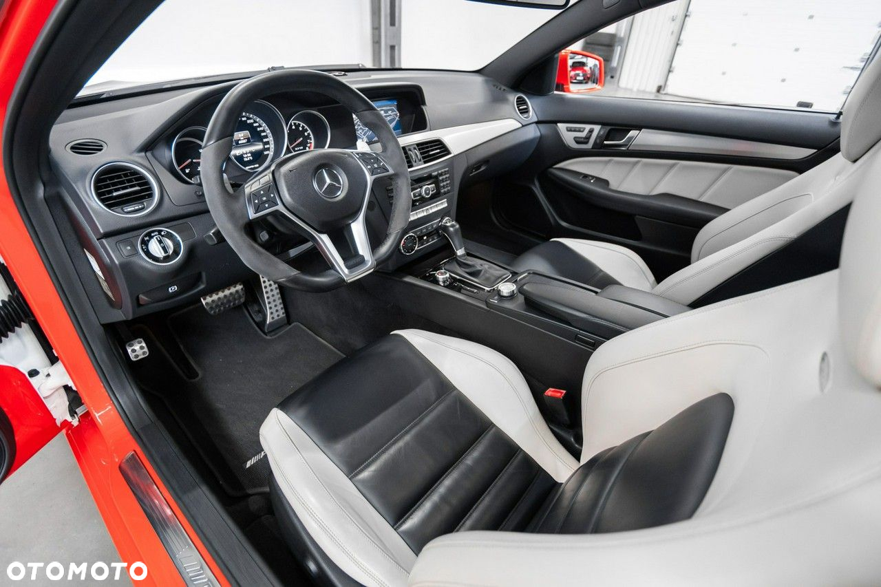 Mercedes-Benz Klasa C 63 AMG Coupe AMG SPEEDSHIFT MCT AMG Performance Package - 25