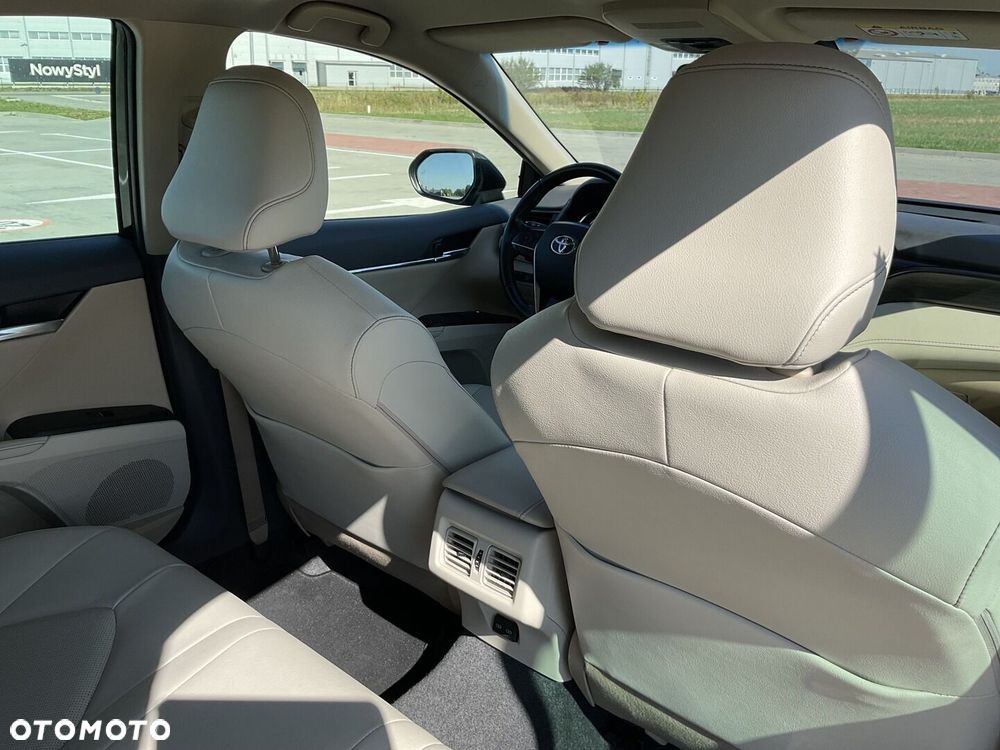 Toyota Camry 2.5 Hybrid Executive CVT - 18
