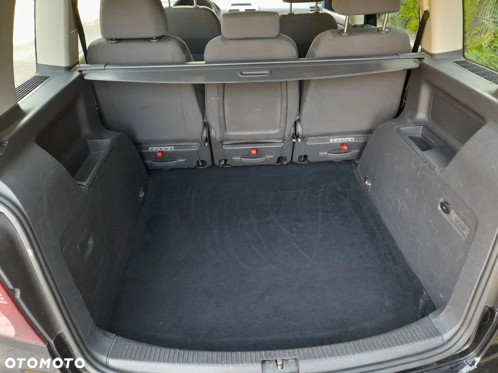 Volkswagen Touran - 8