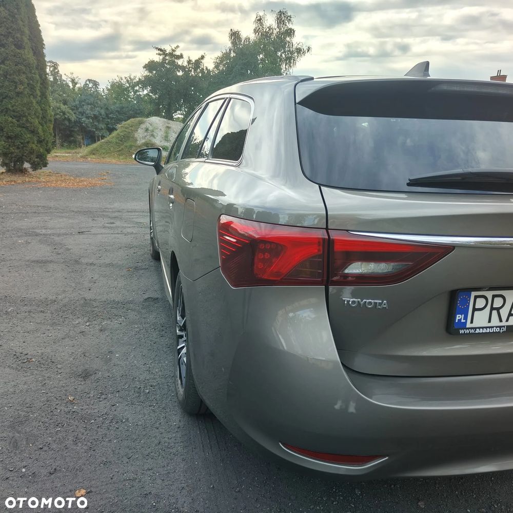 Toyota Avensis 1.8 Prestige MS - 8