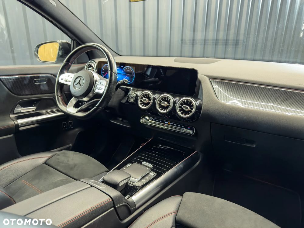 Mercedes-Benz GLA - 28