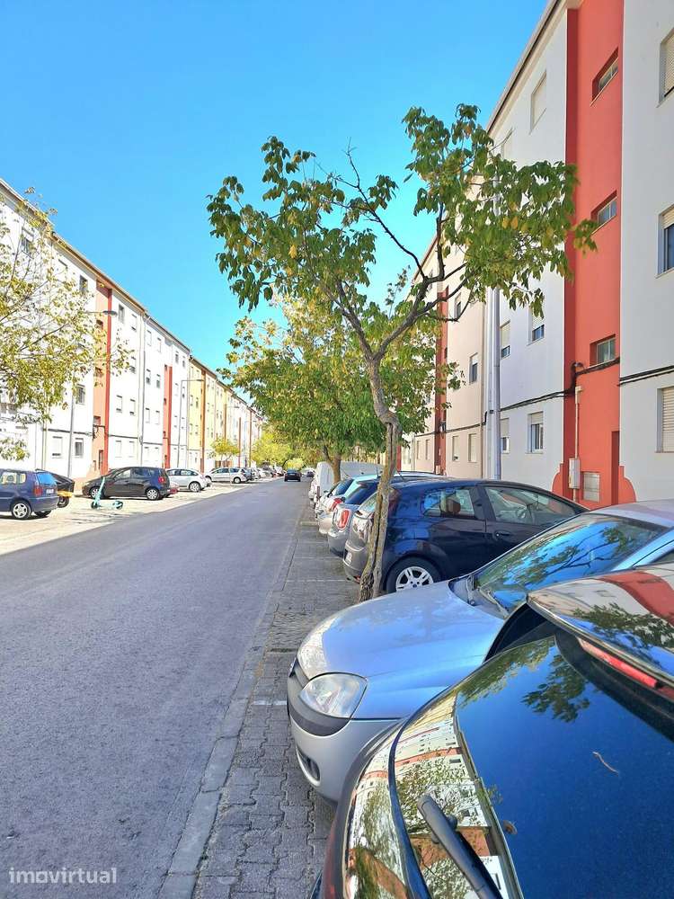 Apartamento T2 em Montijo com Varanda e Vista Cidade - Grande imagem: 3/32