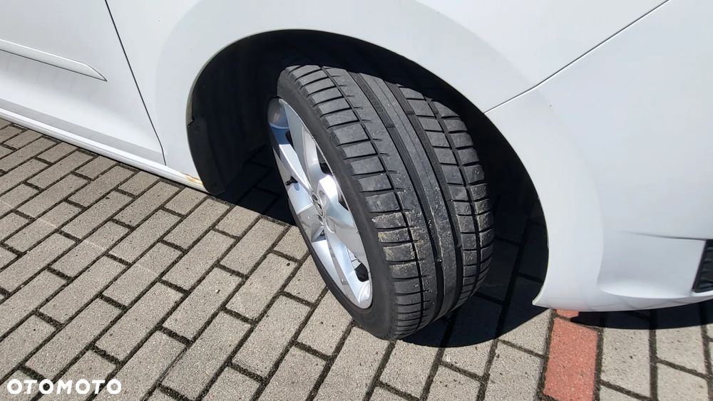 Skoda RAPID 1.6 TDI DPF Style Plus - 10