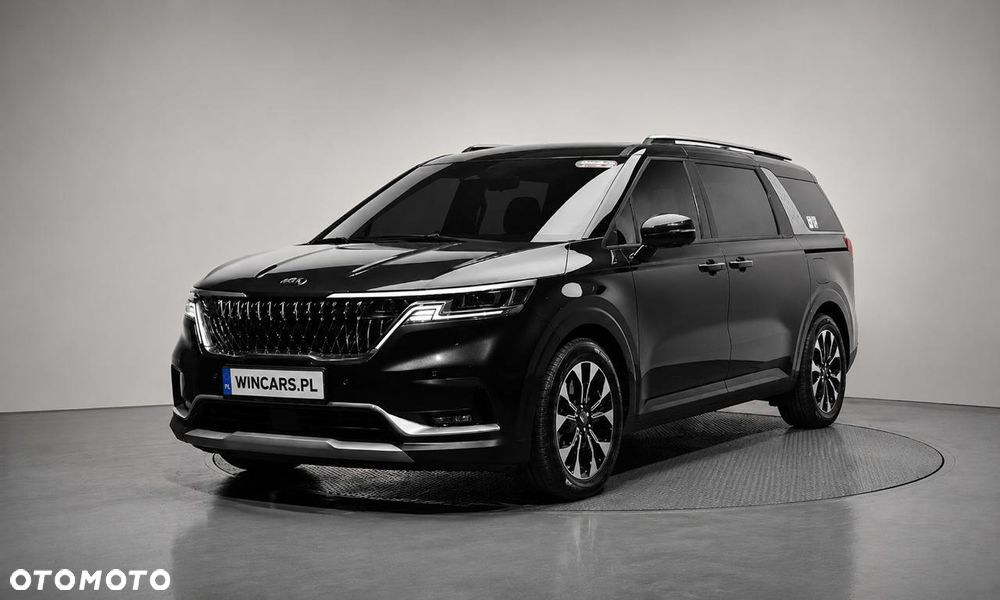 Kia Carnival - 2