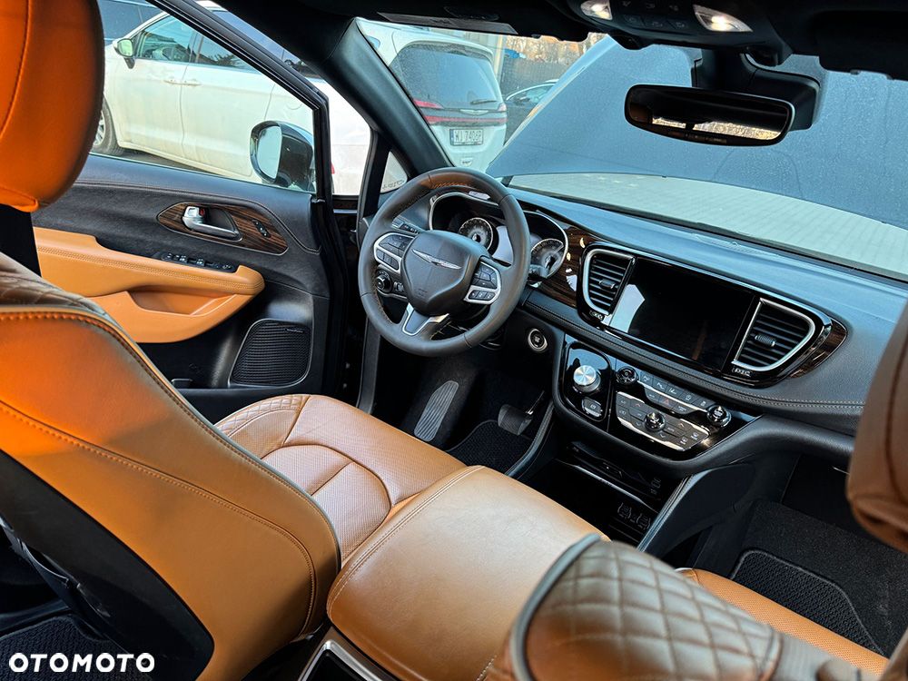 Chrysler Pacifica - 17