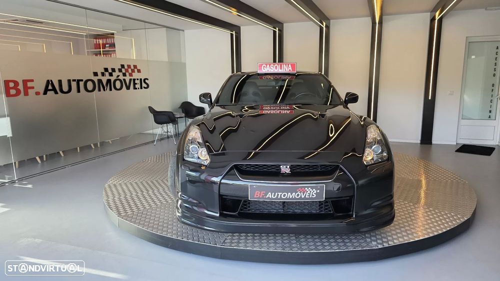 Nissan GT-R - 10