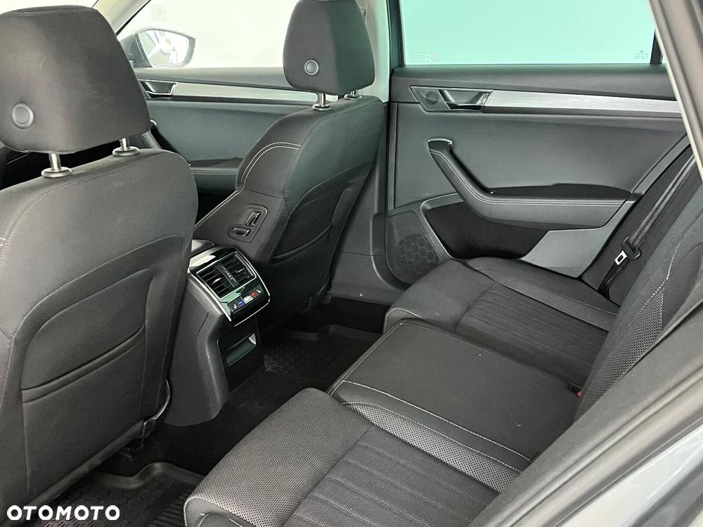 Skoda Superb 2.0 TDI SCR Style DSG - 37