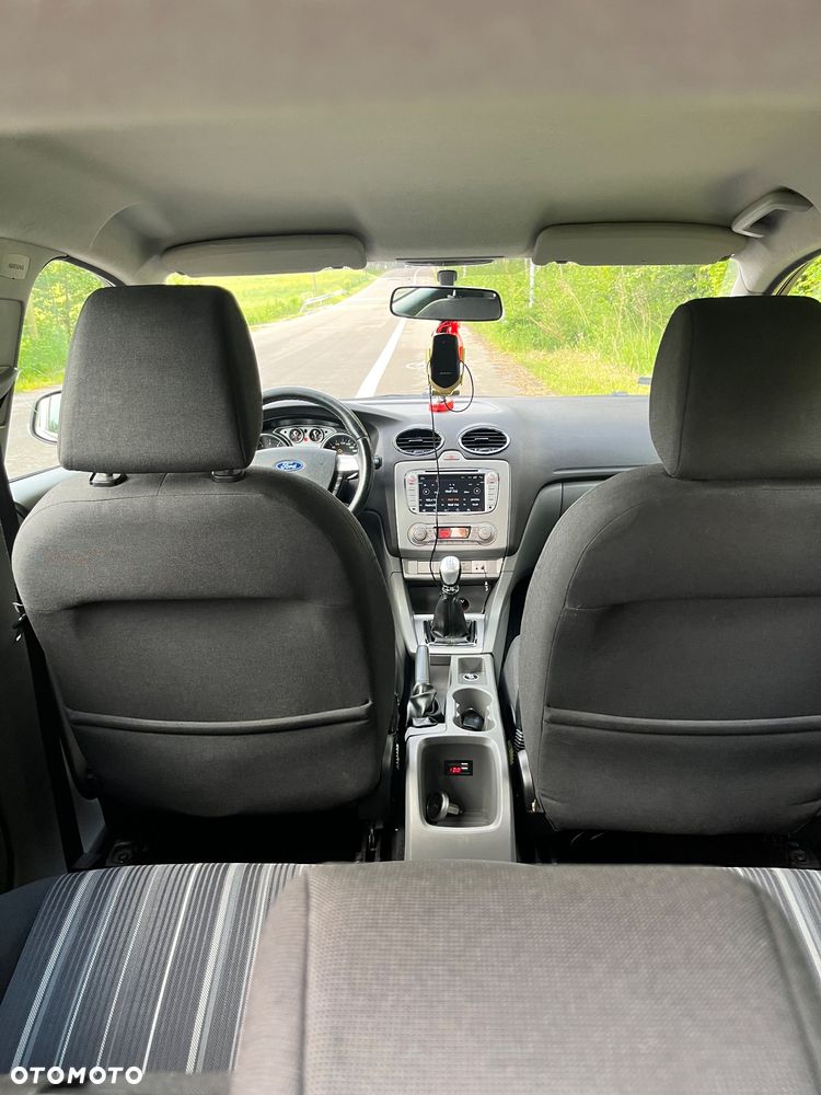 Ford Focus 1.6 Ambiente - 2