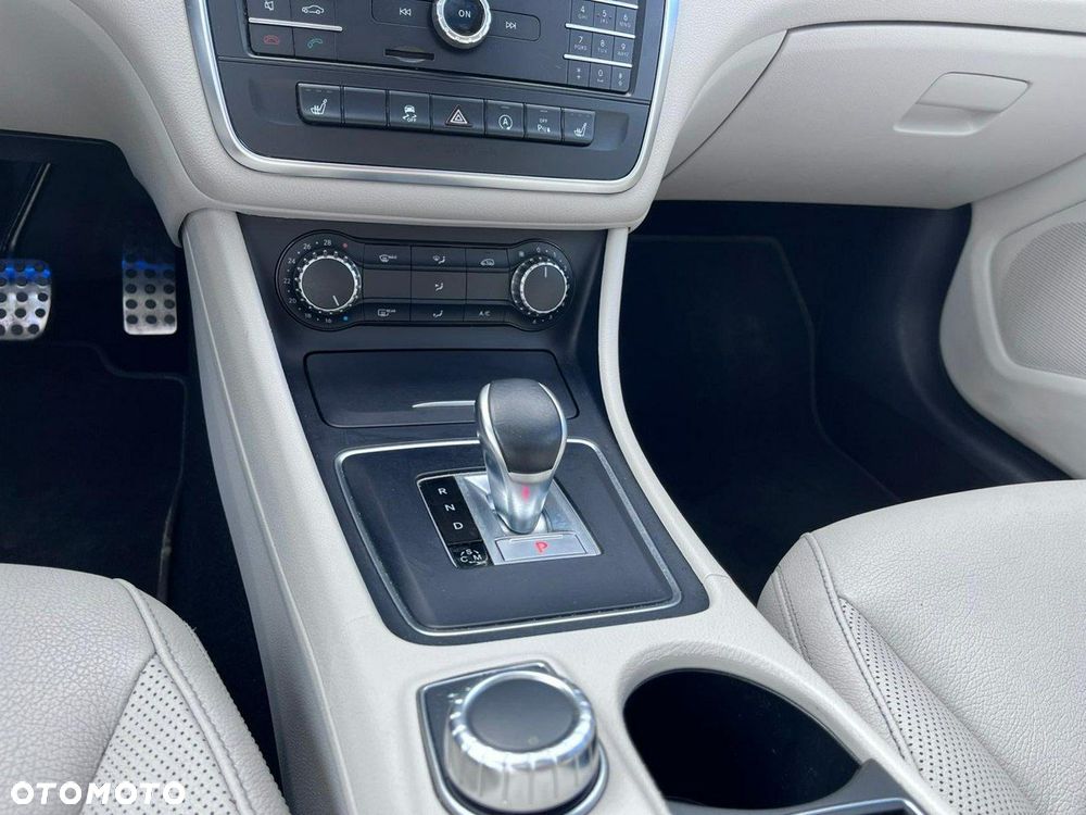 Mercedes-Benz CLA 45 AMG 4-Matic - 20