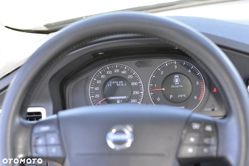 Volvo V70 2.4D Momentum - 17