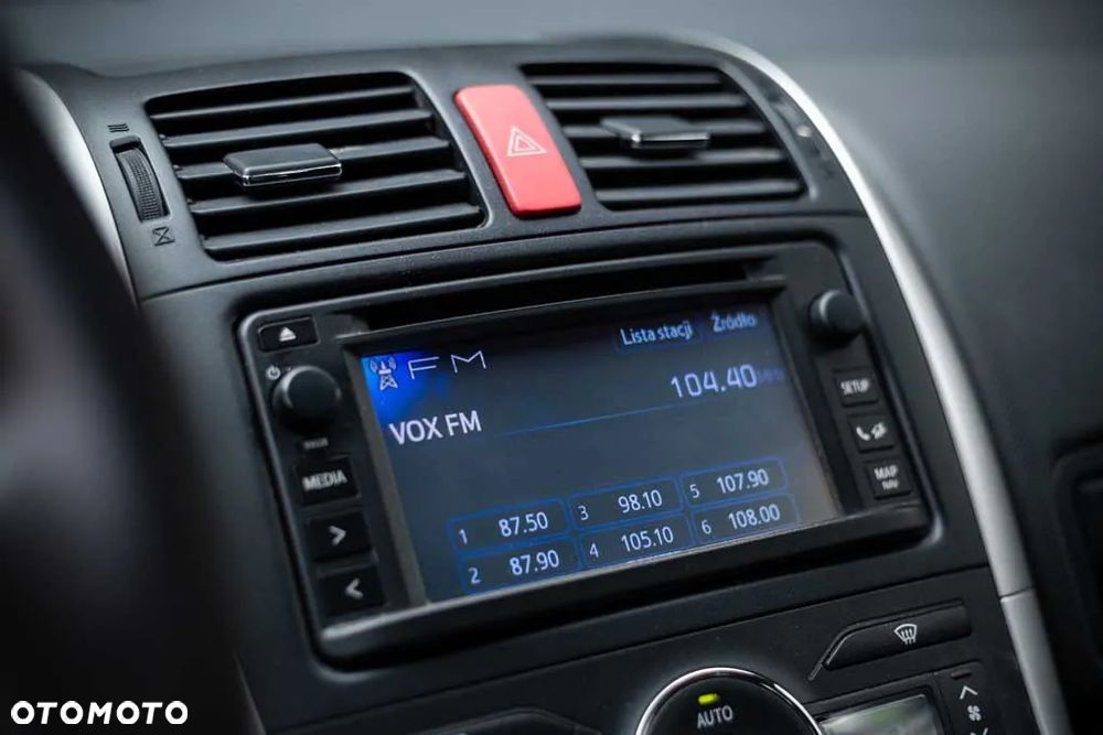 Toyota Auris 1.8 Travel - 17