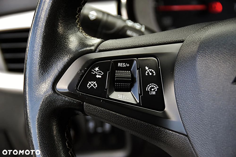 Opel Astra 1.2 T GS Line S&S - 30