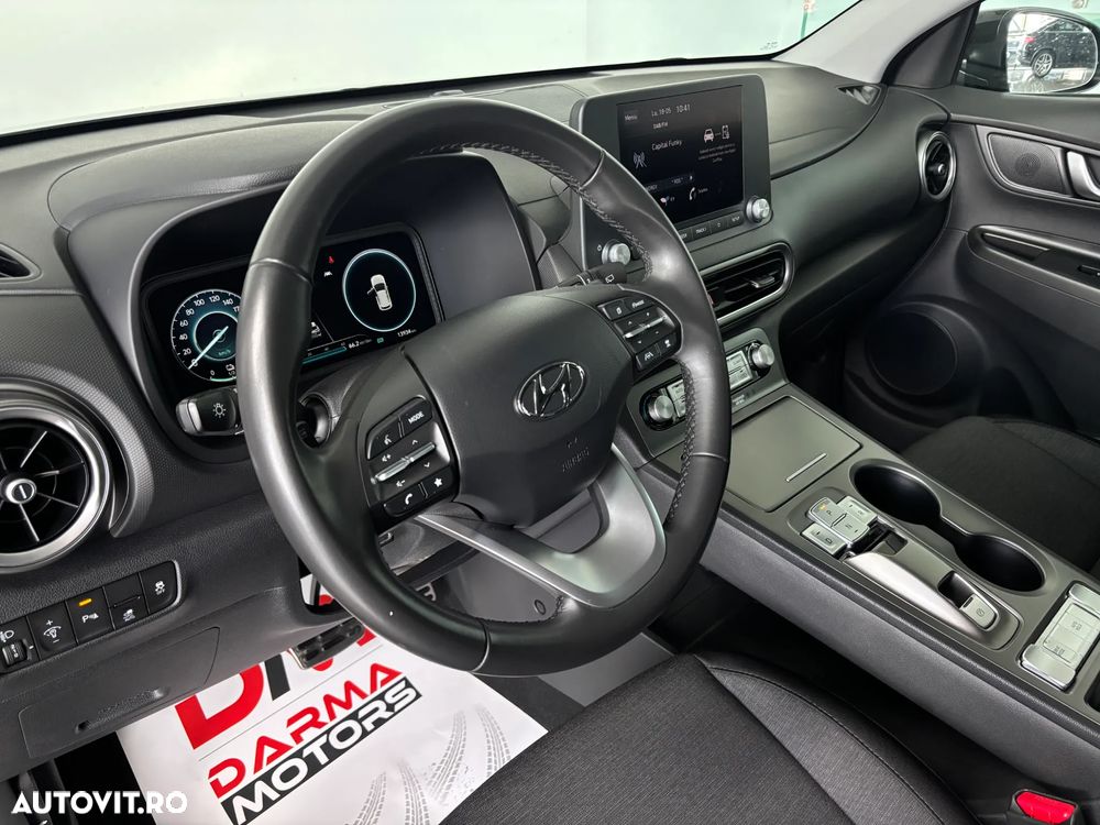Hyundai KONA Select - 10