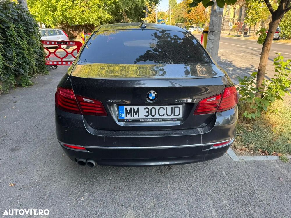 BMW Seria 5 528i xDrive AT - 7