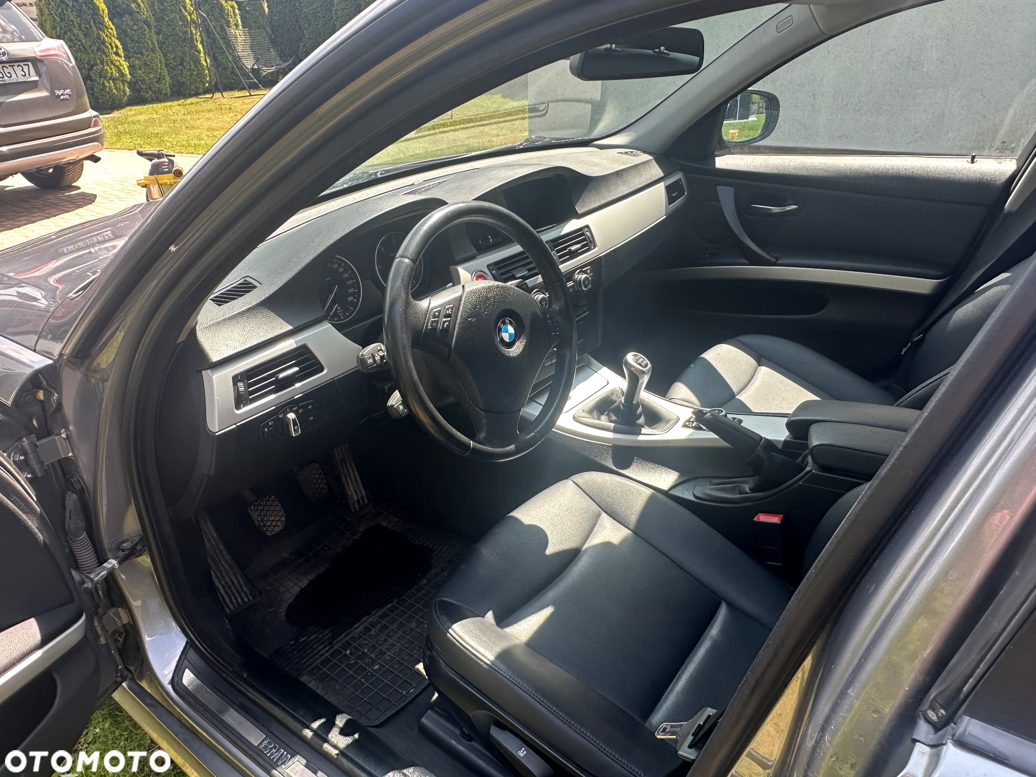 BMW Seria 3 318d DPF Touring Edition Lifestyle - 11