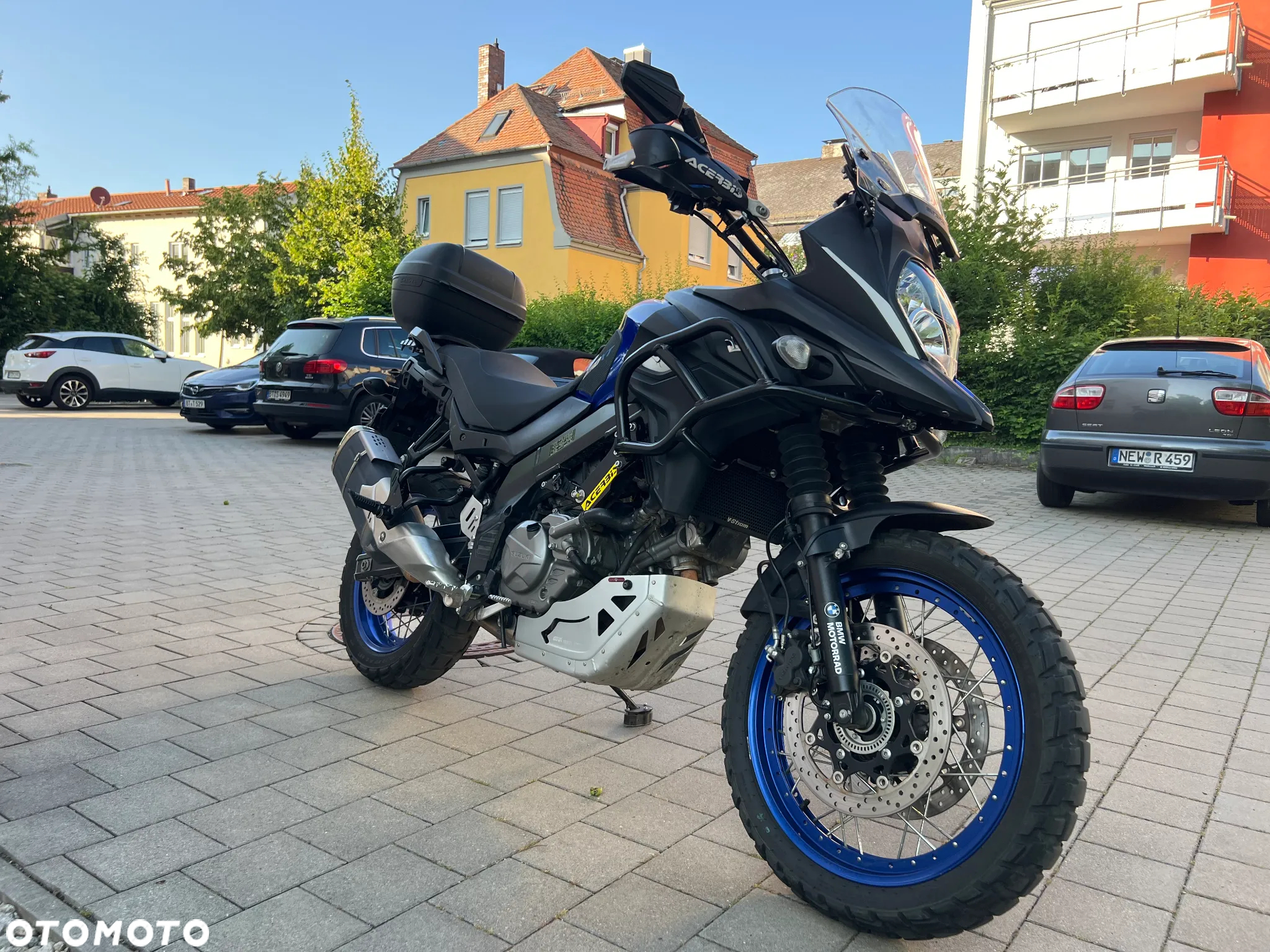 Suzuki V-STROM - 10