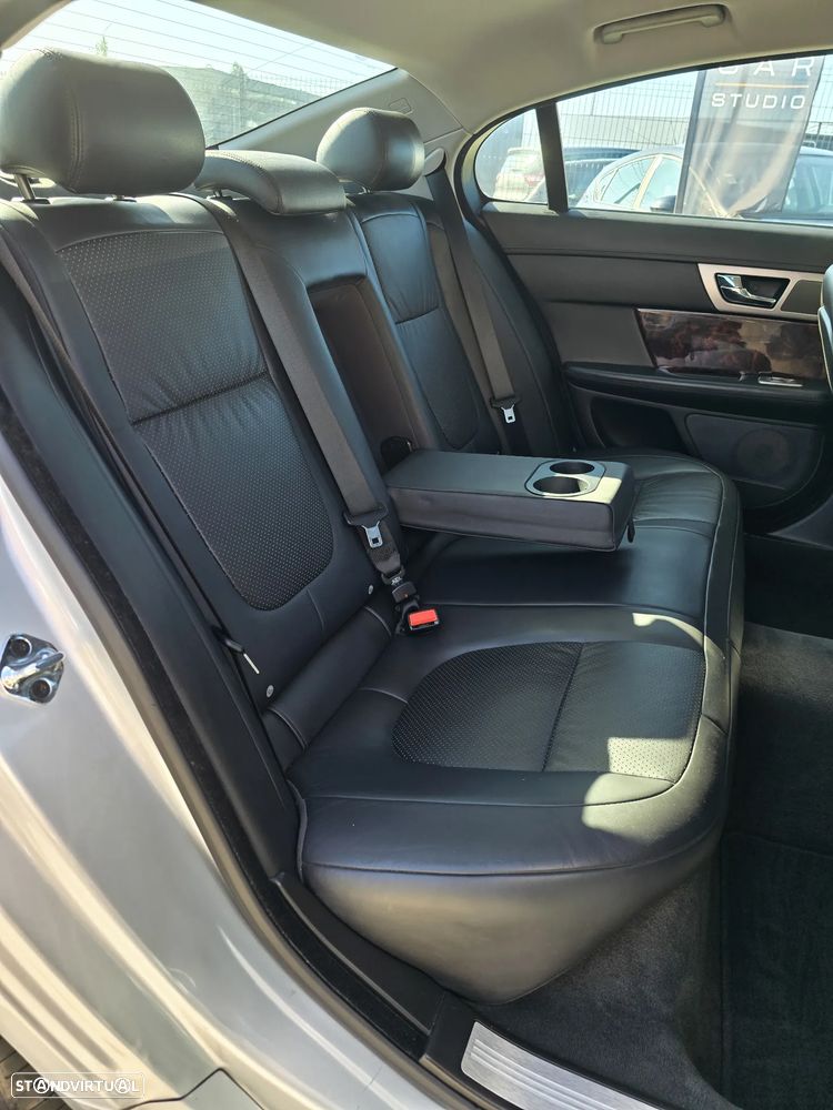 Jaguar XF 3.0 D V6 S Premium Luxury - 8