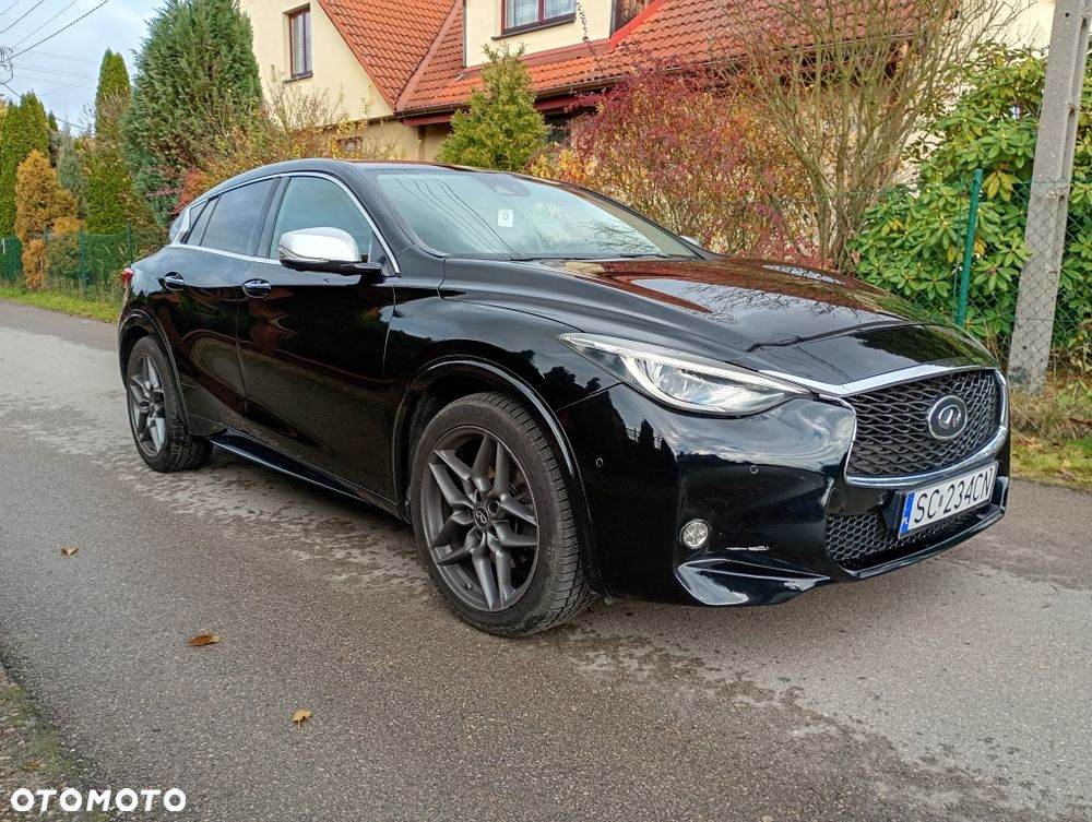 Infiniti Q30