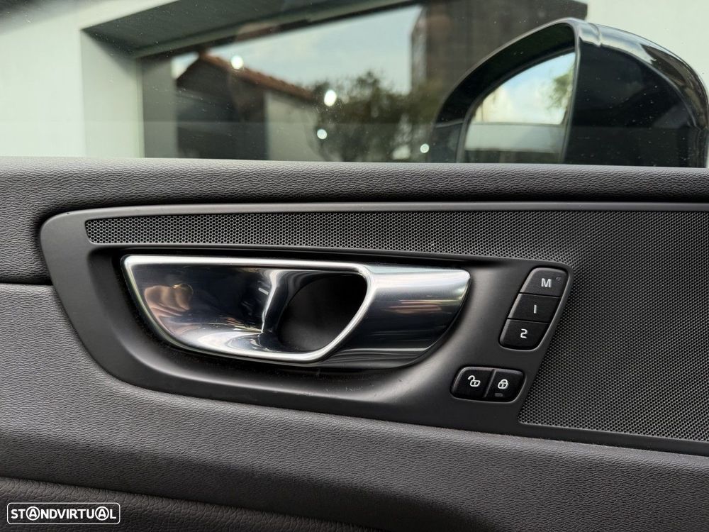 Volvo XC 60 2.0 D4 Momentum Plus Geartronic - 26