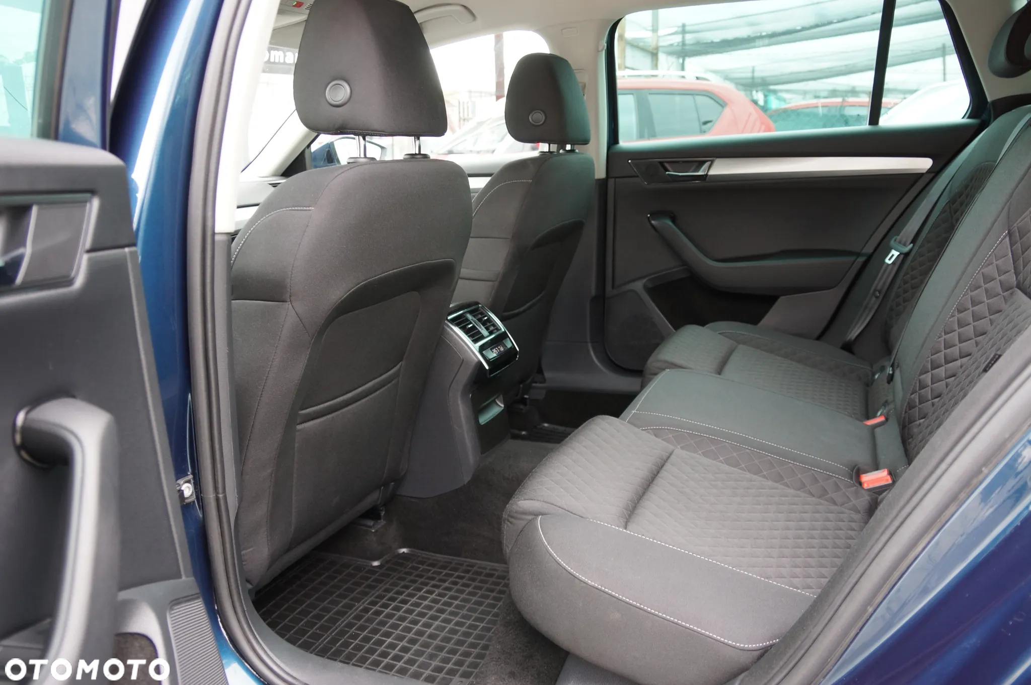 Skoda Superb 2.0 TDI Ambition DSG - 27