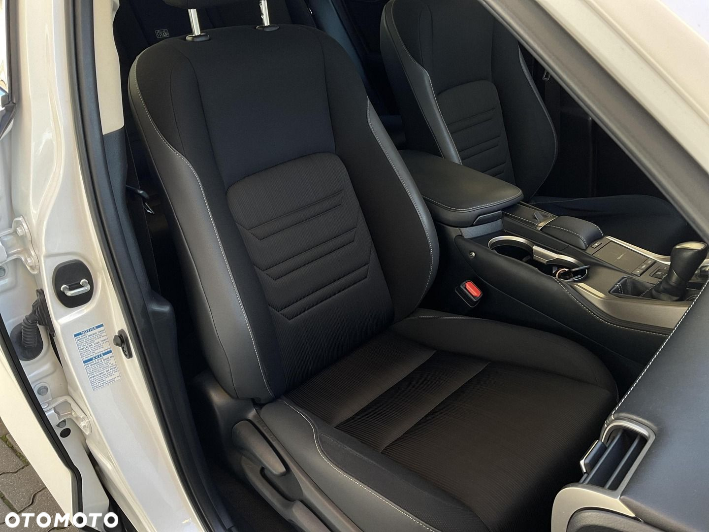 Lexus NX 300h Business Edition AWD - 16