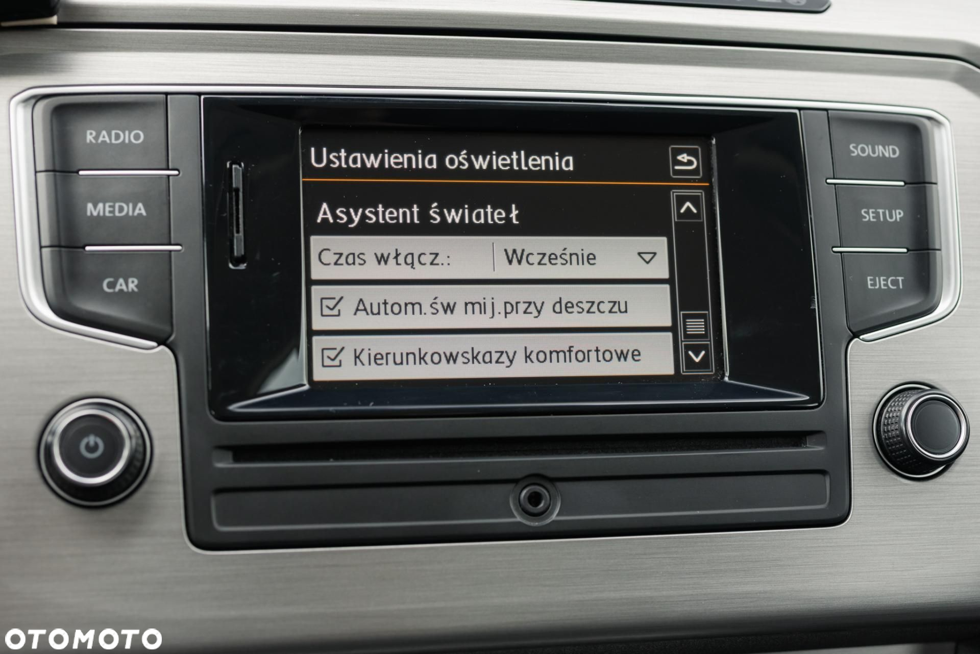 Volkswagen Passat - 22