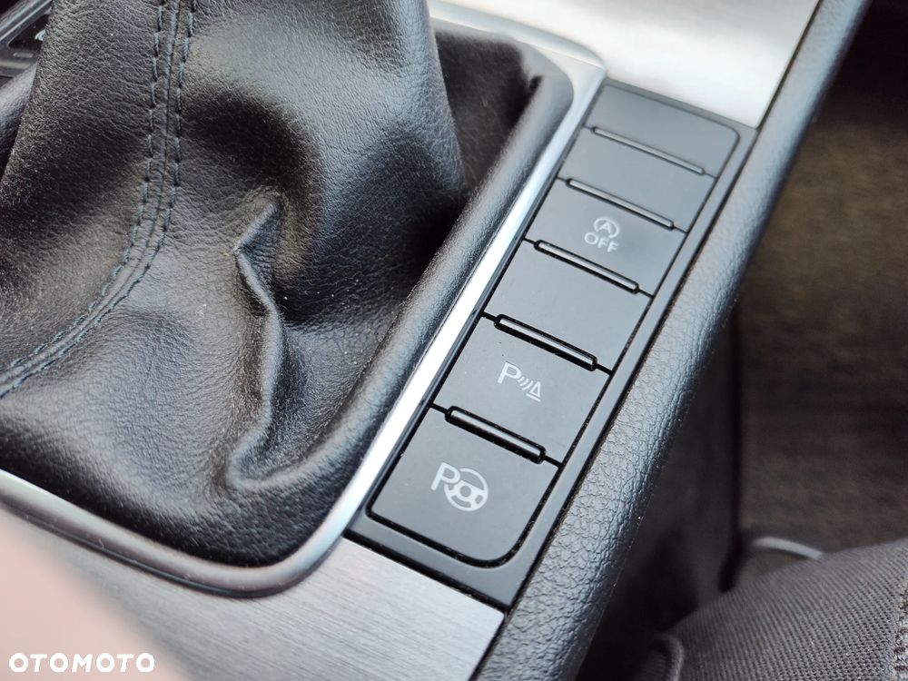 Volkswagen Passat 2.0 TDI DPF BlueMotion Technology Comfortline - 11