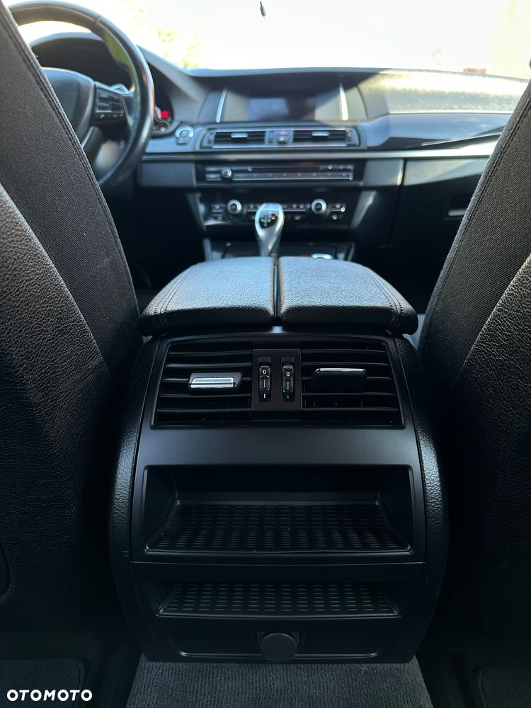 BMW Seria 5 525d xDrive Modern Line - 13