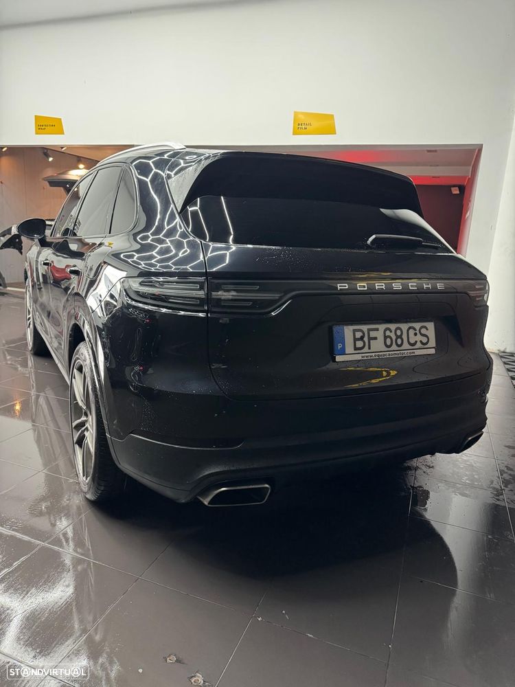 Porsche Cayenne - 2