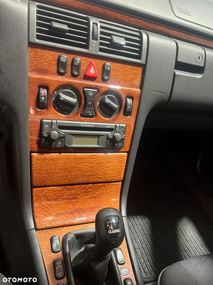 Mercedes-Benz Klasa E 200 Elegance - 13