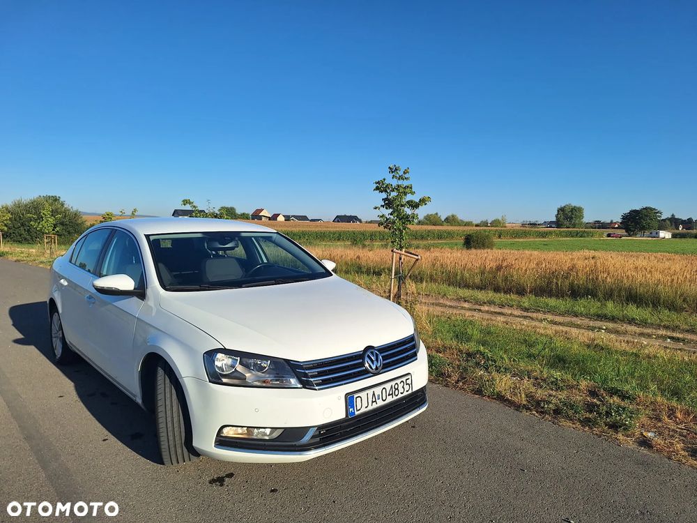Volkswagen Passat - 1