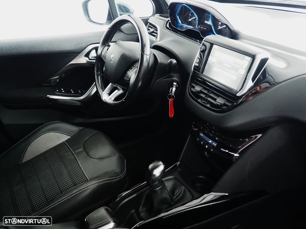 Peugeot 2008 1.2 PureTech Allure - 12