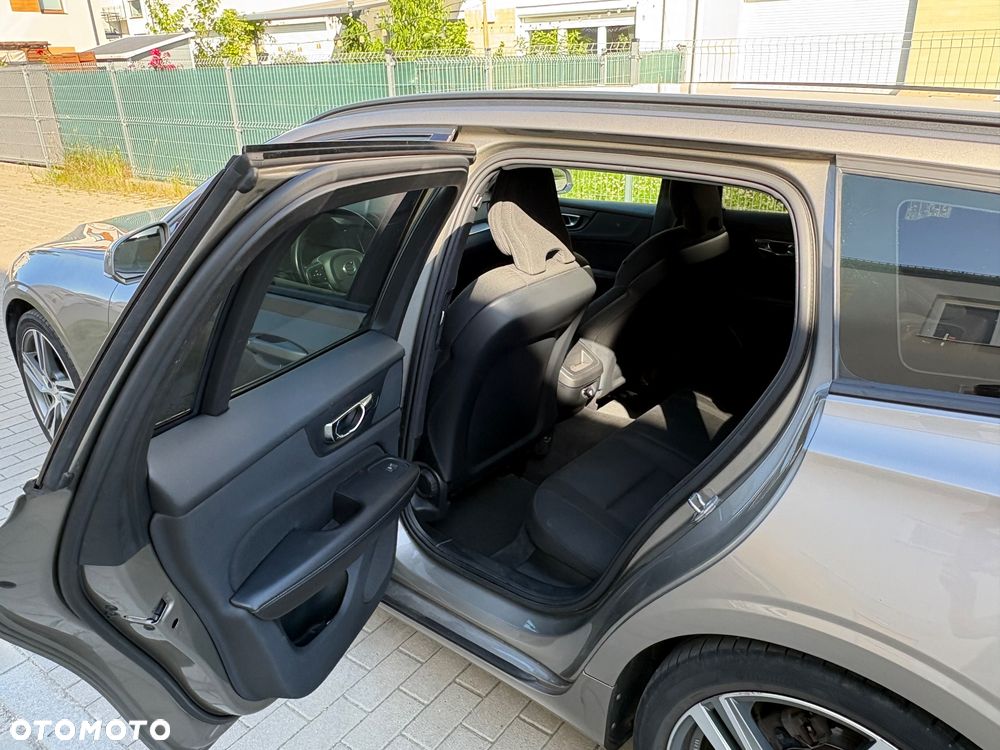Volvo V60 D4 AWD Momentum Pro - 21